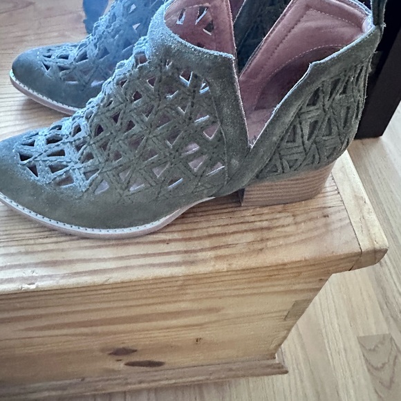 Jeffrey Campbellll olive booties - Picture 2 of 4
